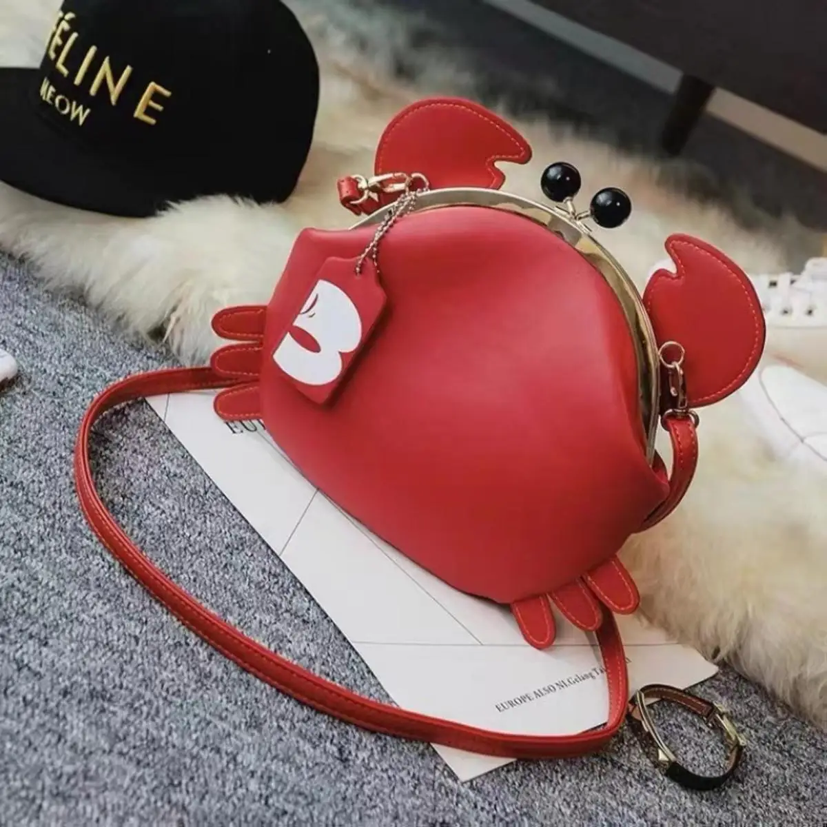 Fashionable Crossbody Crab Bag Fashionable Crossbody Crab Bag
