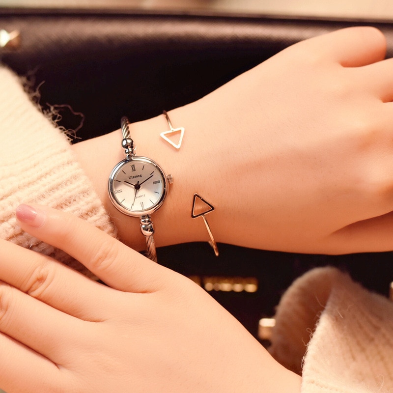 Fashionable Ladies Bangle Watch Fashionable Ladies Bangle Watch