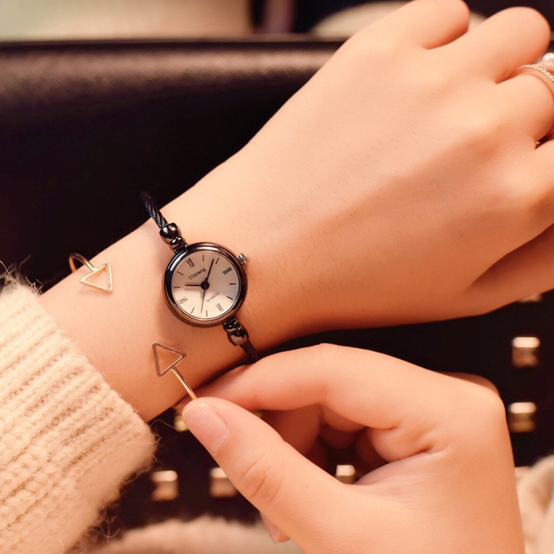 Fashionable Ladies Bangle Watch Fashionable Ladies Bangle Watch