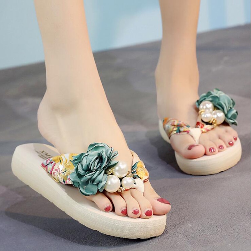 Fashionable Ladies Summer Flower Slippers