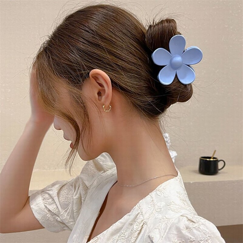 Fashionable Plastic Flower Hair Claw