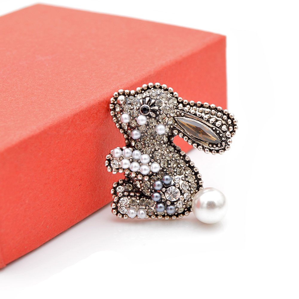 Fashionable Rhinestone Rabbit Brooch