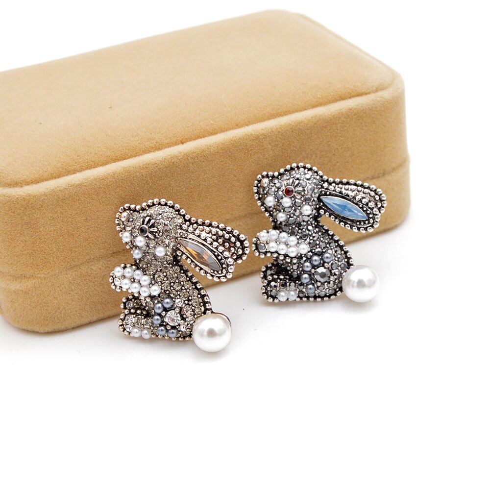 Fashionable Rhinestone Rabbit Brooch