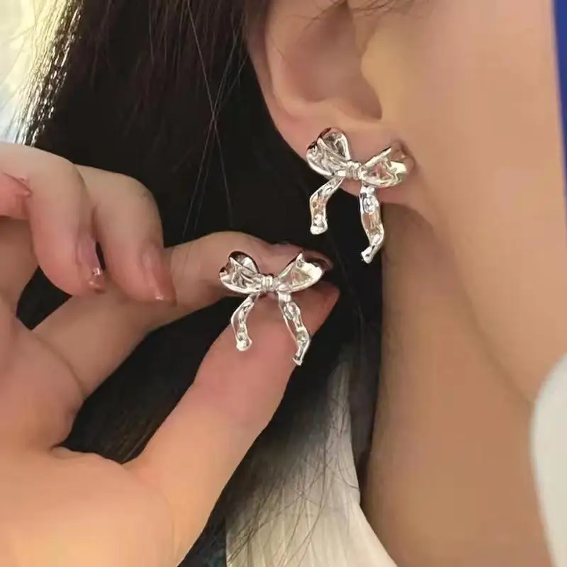 Fashionable Ribbon Stud Earrings Fashionable Ribbon Stud Earrings