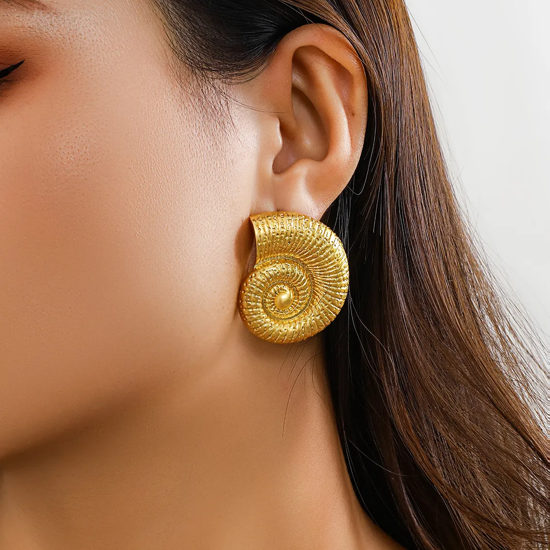 Fashionable Stud Snail Earrings