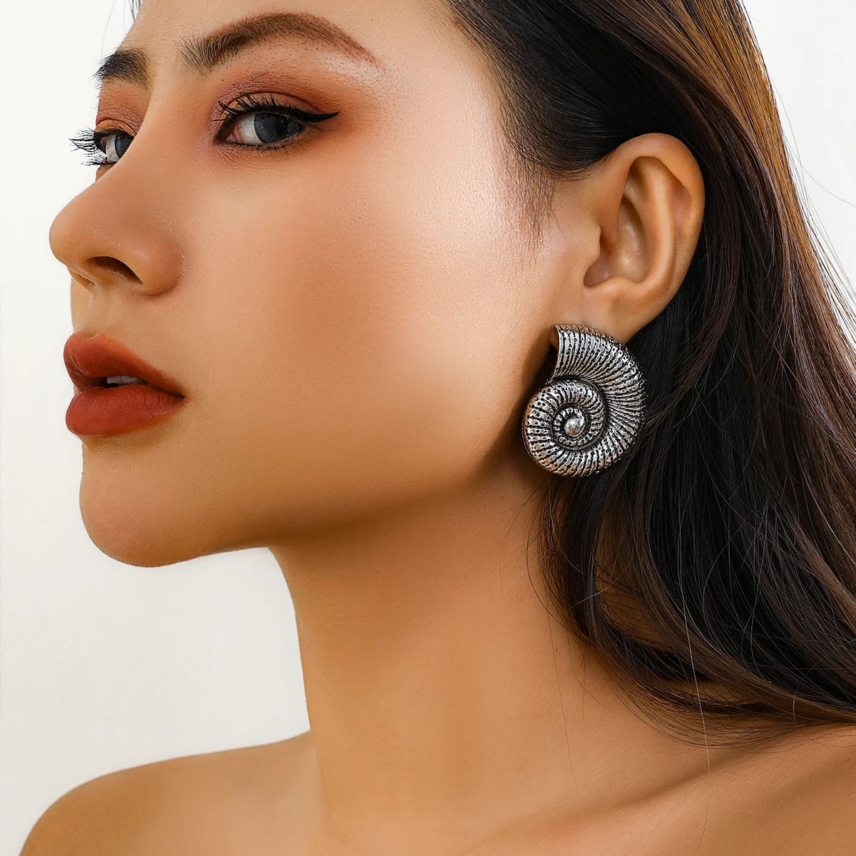 Fashionable Stud Snail Earrings Fashionable Stud Snail Earrings