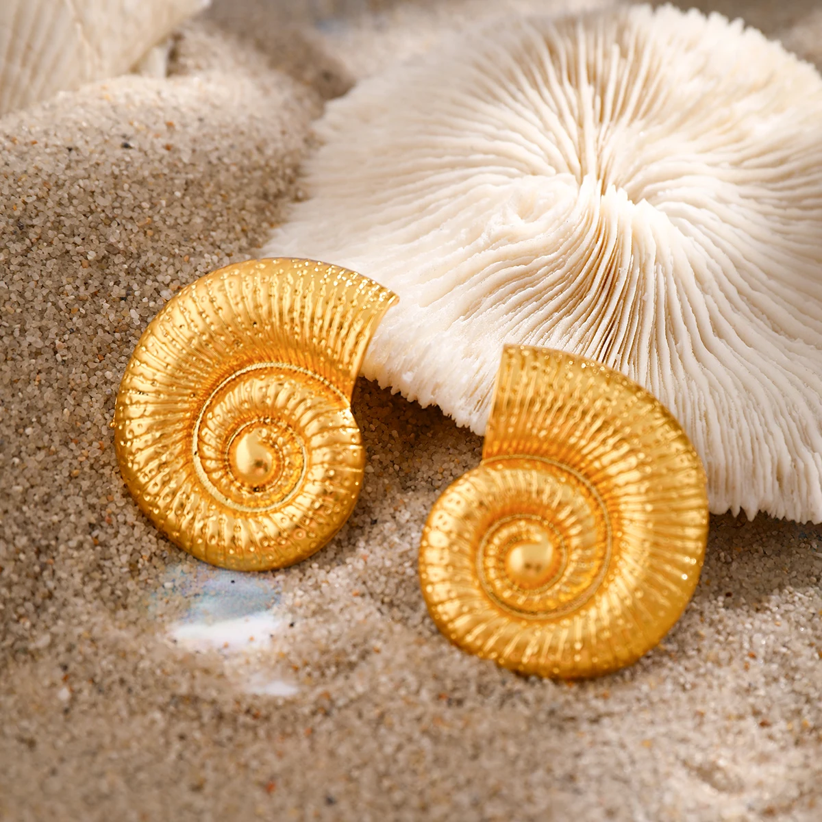 Fashionable Stud Snail Earrings Fashionable Stud Snail Earrings