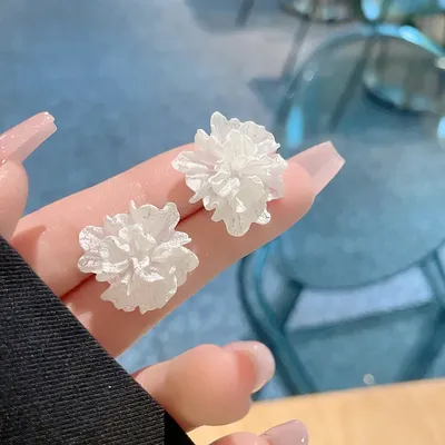 Fashionable White Flower Stud Earrings Fashionable White Flower Stud Earrings