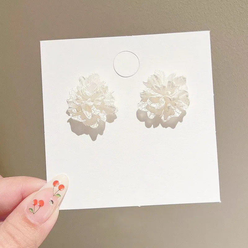 Fashionable White Flower Stud Earrings Fashionable White Flower Stud Earrings