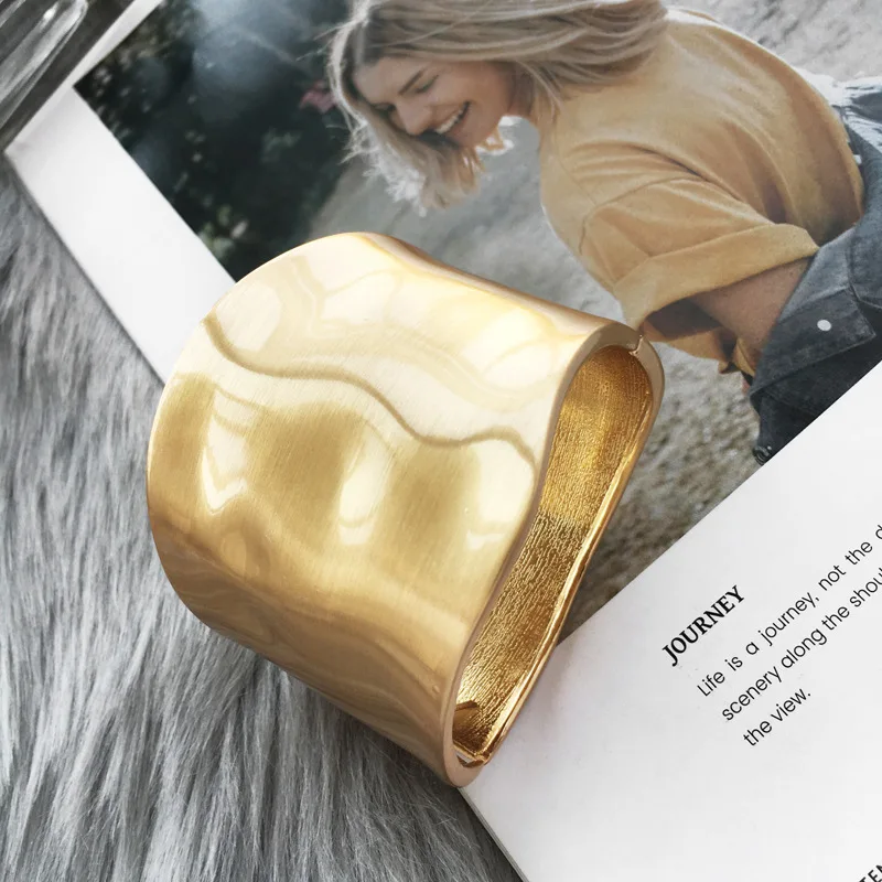 Fashionable Wide Bangle Bracelet Fashionable Wide Bangle Bracelet
