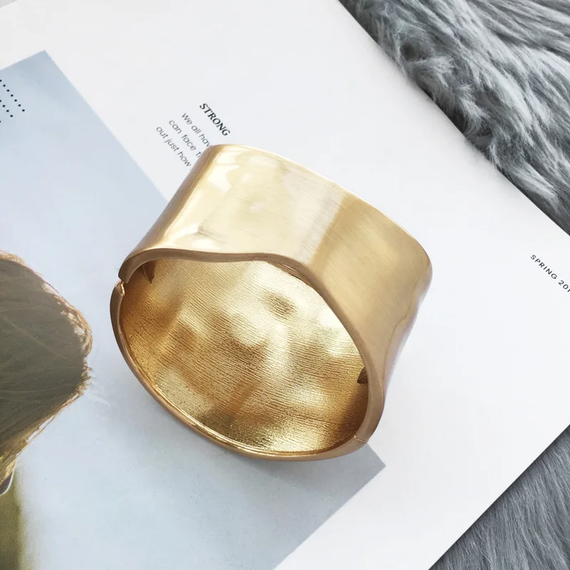 Fashionable Wide Bangle Bracelet Fashionable Wide Bangle Bracelet