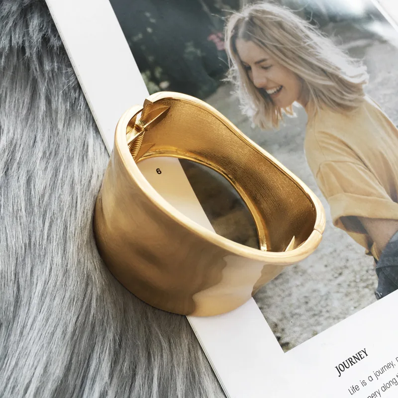 Fashionable Wide Bangle Bracelet Fashionable Wide Bangle Bracelet