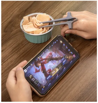 Finger Worn Gaming Snack Picker Finger Worn Gaming Snack Picker