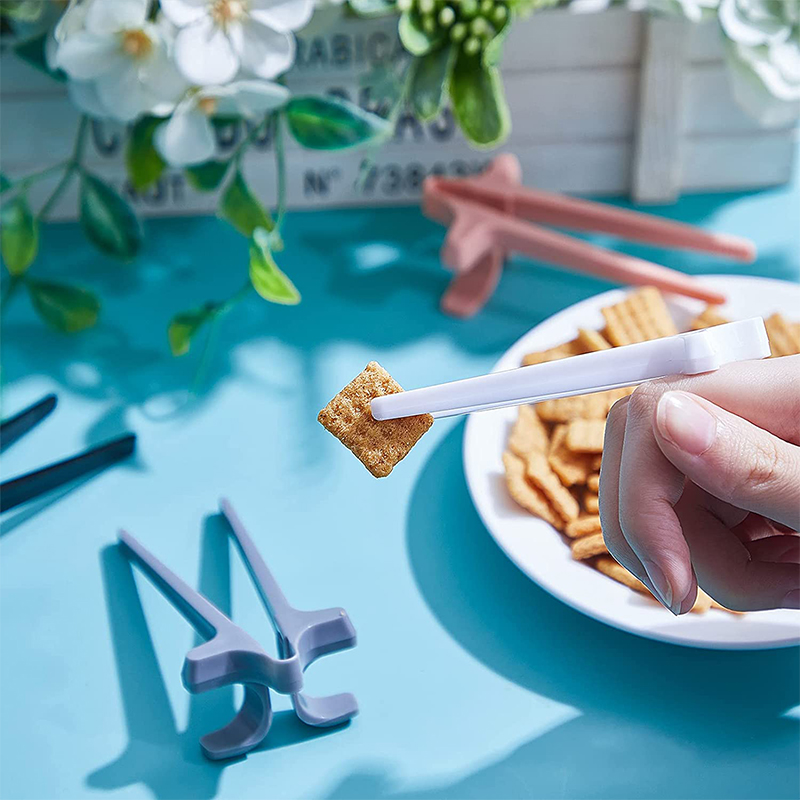 Finger Worn Gaming Snack Picker Finger Worn Gaming Snack Picker