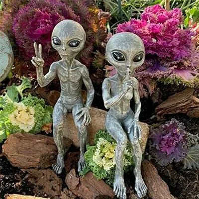 Funny Resin Alien Statue Outdoor Garden Decoration UFO Dwarf Sculpture Desktop Home Decor for Halloween Christmas
