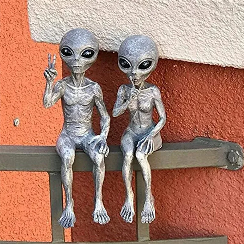Funny Resin Alien Statue Outdoor Garden Decoration UFO Dwarf Sculpture Desktop Home Decor for Halloween Christmas