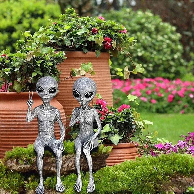 Funny Resin Alien Statue Outdoor Garden Decoration UFO Dwarf Sculpture Desktop Home Decor for Halloween Christmas