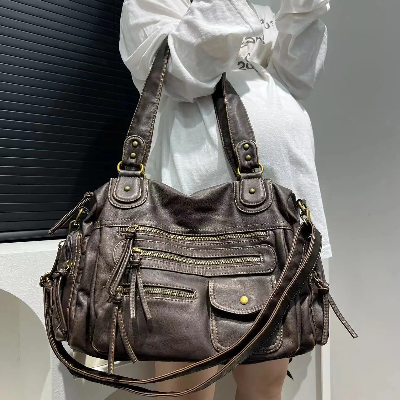 Girl Single Shoulder Crossbody Bag Vintage Washed Leather Motorcycle Bag Large Capacity Multi Pocket Bag