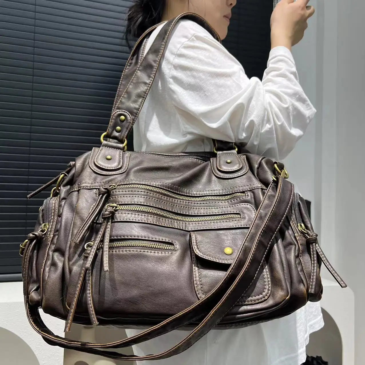Girl Single Shoulder Crossbody Bag Vintage Washed Leather Motorcycle Bag Large Capacity Multi Pocket Bag Girl Single Shoulder Crossbody Bag Vintage Washed Leather Motorcycle Bag Large Capacity Multi Pocket Bag