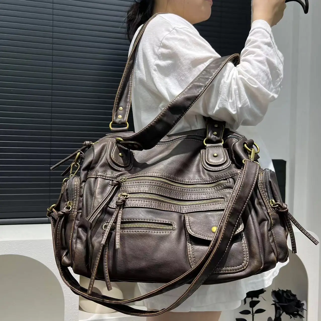 Girl Single Shoulder Crossbody Bag Vintage Washed Leather Motorcycle Bag Large Capacity Multi Pocket Bag Girl Single Shoulder Crossbody Bag Vintage Washed Leather Motorcycle Bag Large Capacity Multi Pocket Bag