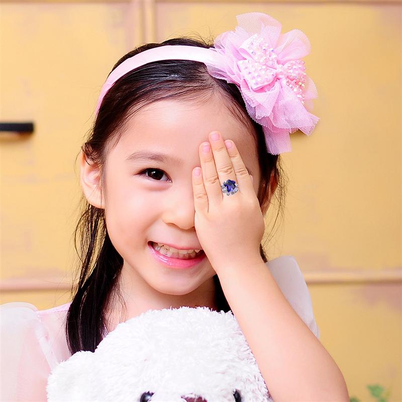 Girls' Plastic Toy Rings in Heart Box (12 pcs) Girls' Plastic Toy Rings in Heart Box (12 pcs)