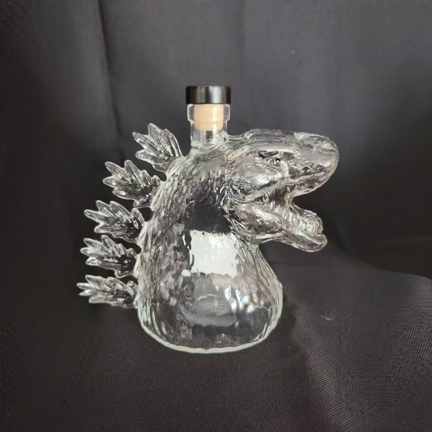 Godzilla Shaped Liquor Bottle – Creativity Style Glass Decanter with Metal Pin Stopper, Whiskey/Rum Storage