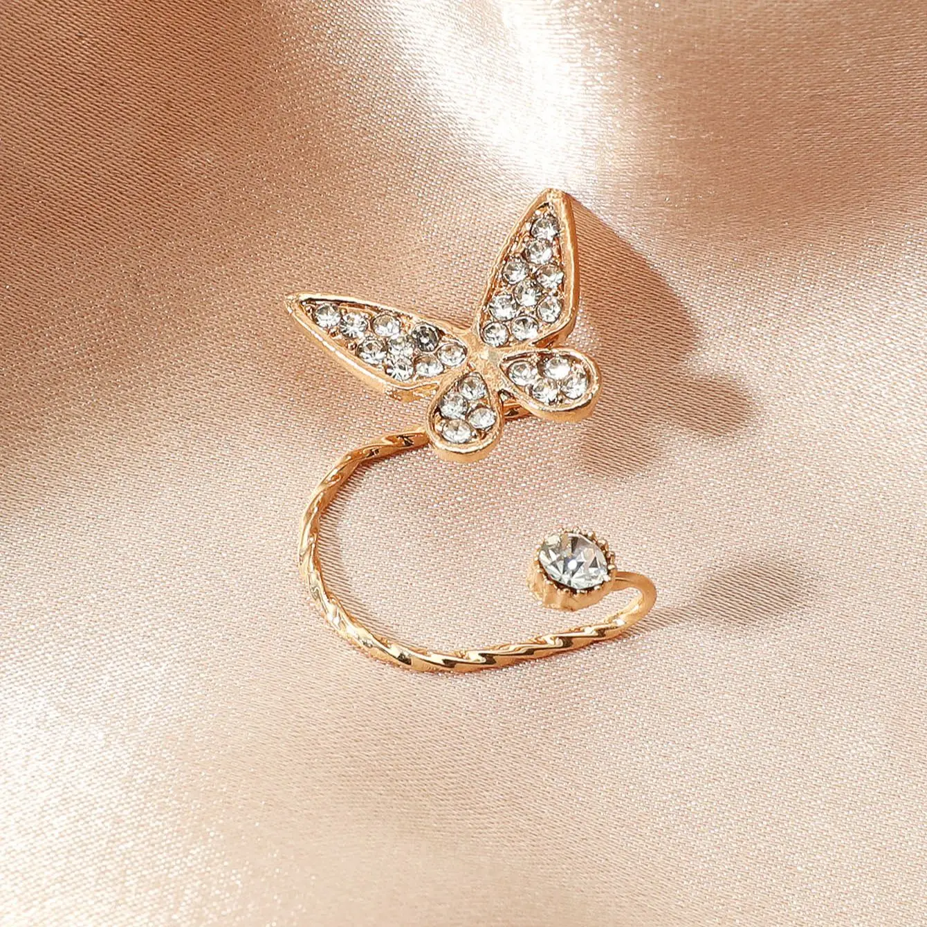 Golden Butterfly Rhinestone Ear Clip Earrings Women Girl Personality Fashion Classic Romantic Ear Jewelry Golden Butterfly Rhinestone Ear Clip Earrings Women Girl Personality Fashion Classic Romantic Ear Jewelry