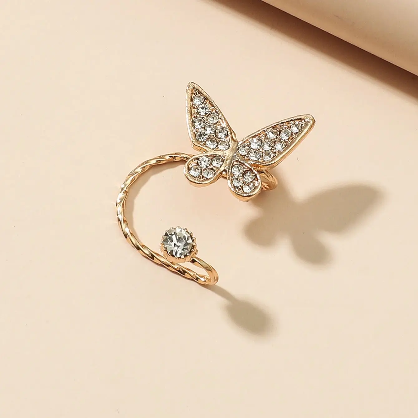 Golden Butterfly Rhinestone Ear Clip Earrings Women Girl Personality Fashion Classic Romantic Ear Jewelry Golden Butterfly Rhinestone Ear Clip Earrings Women Girl Personality Fashion Classic Romantic Ear Jewelry