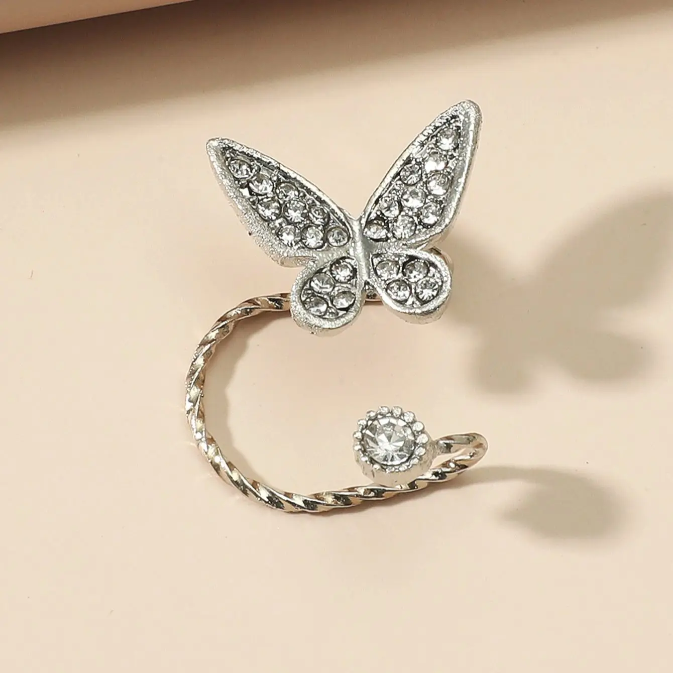 Golden Butterfly Rhinestone Ear Clip Earrings Women Girl Personality Fashion Classic Romantic Ear Jewelry Golden Butterfly Rhinestone Ear Clip Earrings Women Girl Personality Fashion Classic Romantic Ear Jewelry