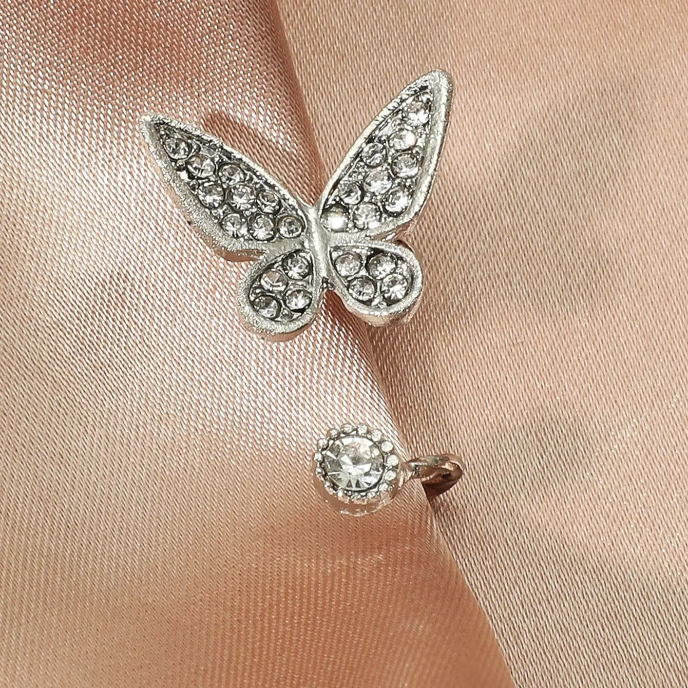 Golden Butterfly Rhinestone Ear Clip Earrings Women Girl Personality Fashion Classic Romantic Ear Jewelry Golden Butterfly Rhinestone Ear Clip Earrings Women Girl Personality Fashion Classic Romantic Ear Jewelry