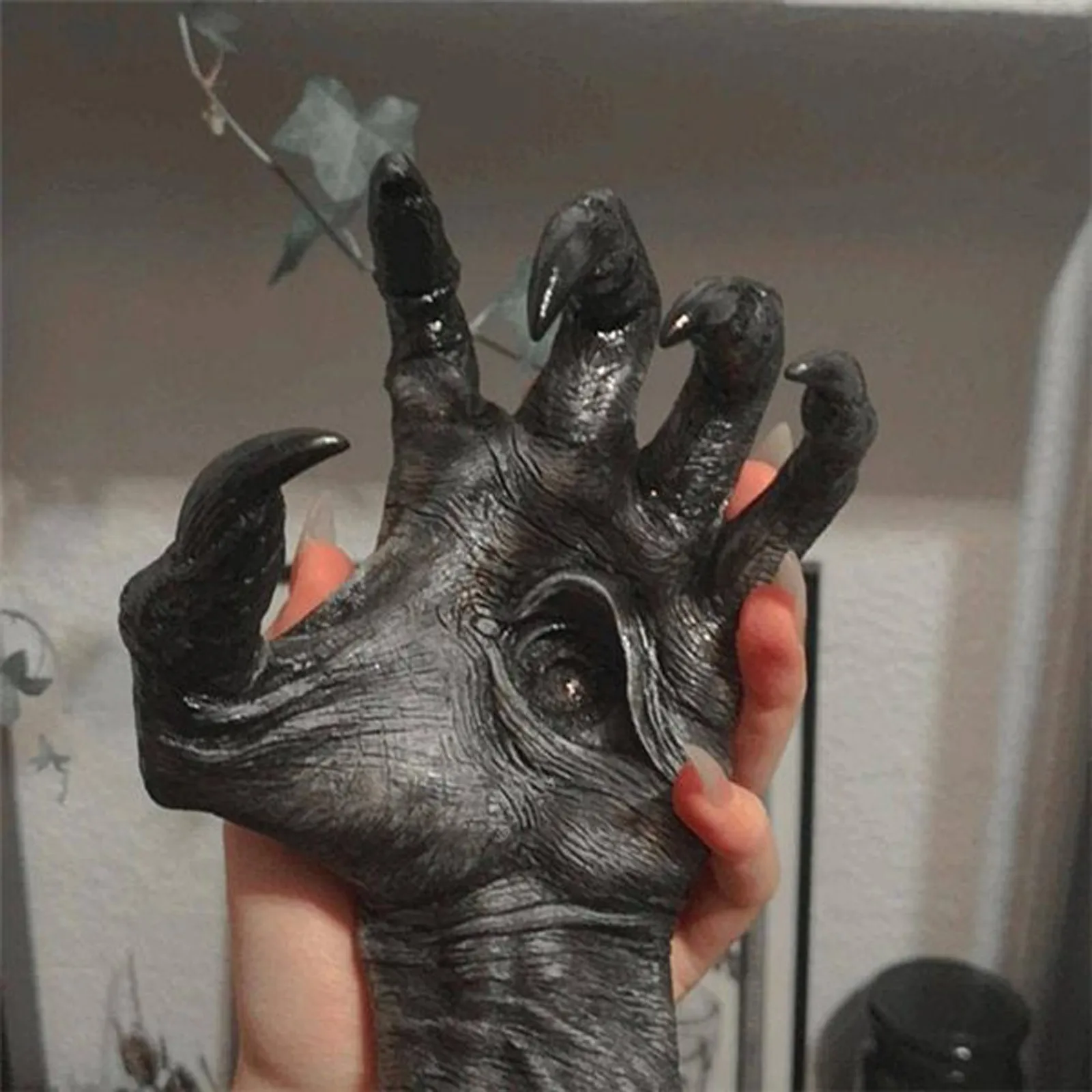 Halloween Decorative Gothic Witch Hand Statue Creative Resin Decorative Hanger Hanger Wall Art Sculpture Home Decoration