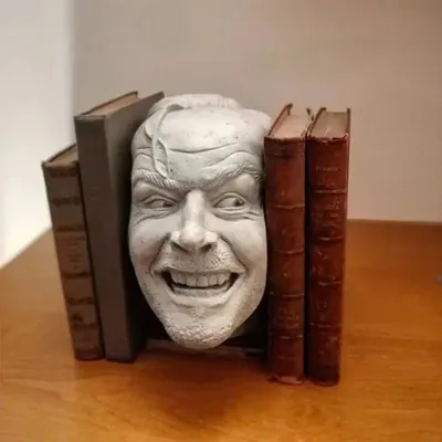 Horror Face Bookend – Iconic Door Peek Design, Halloween Home Decor