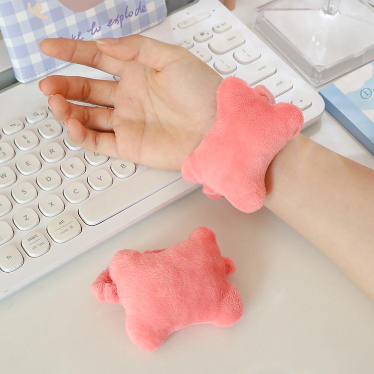 Keyboard and Mouse Wrist Pillow with Wearable Strap Keyboard and Mouse Wrist Pillow with Wearable Strap