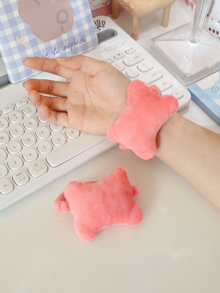 Keyboard and Mouse Wrist Pillow with Wearable Strap Keyboard and Mouse Wrist Pillow with Wearable Strap