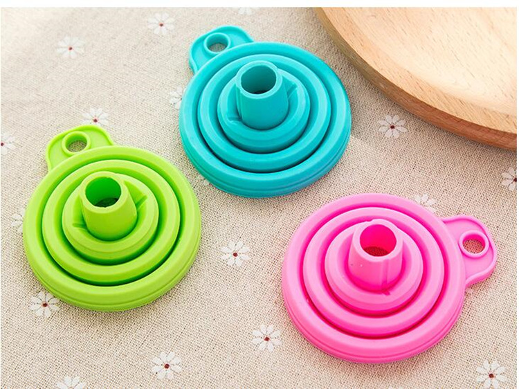 Kitchen Collapsible Silicone Funnel (Set of 2) Kitchen Collapsible Silicone Funnel (Set of 2)