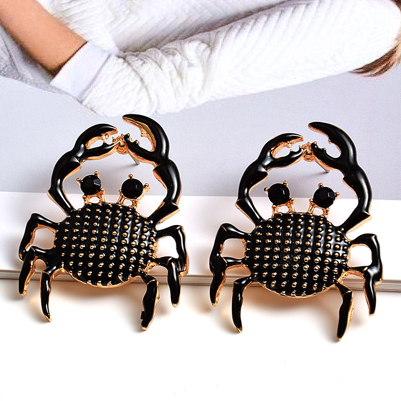 Ladies Fashionable Stud Crab Earrings