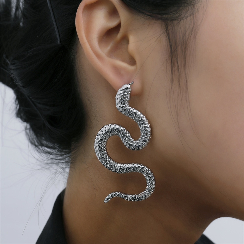 Ladies Fashionable Stud Snake Earrings