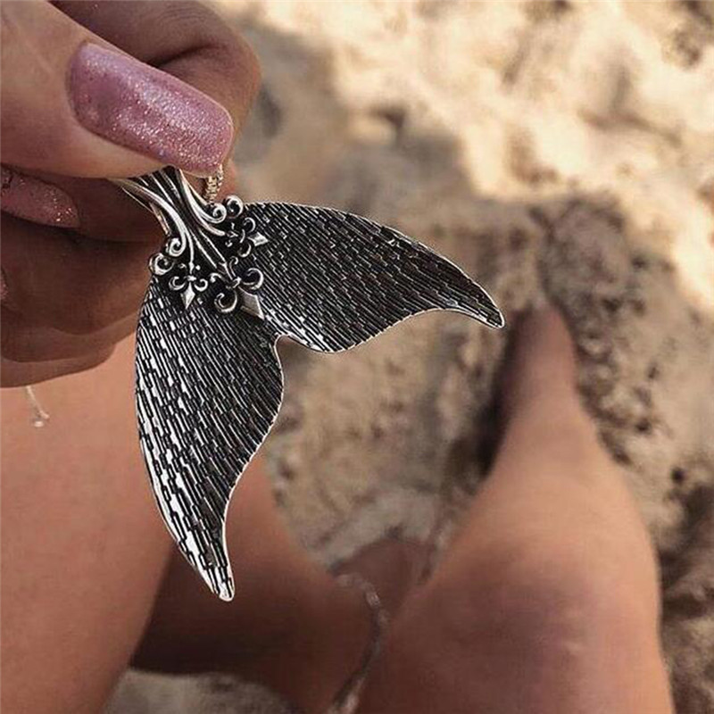 Ladies Fashionable Whale Tail Necklace