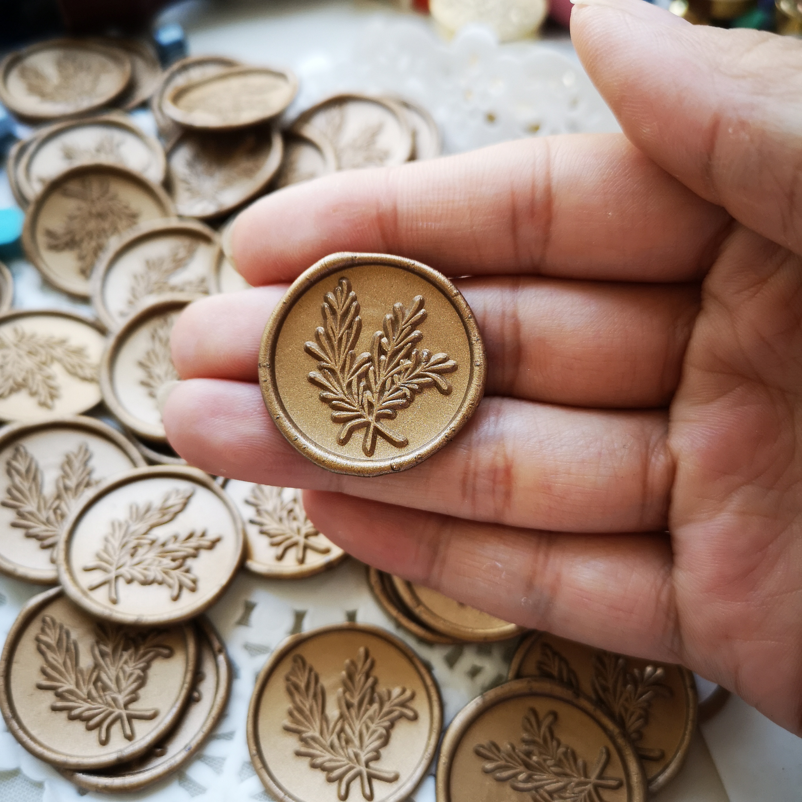 Leaf Design Wax Stamp Stickers (15 pcs) Leaf Design Wax Stamp Stickers (15 pcs)