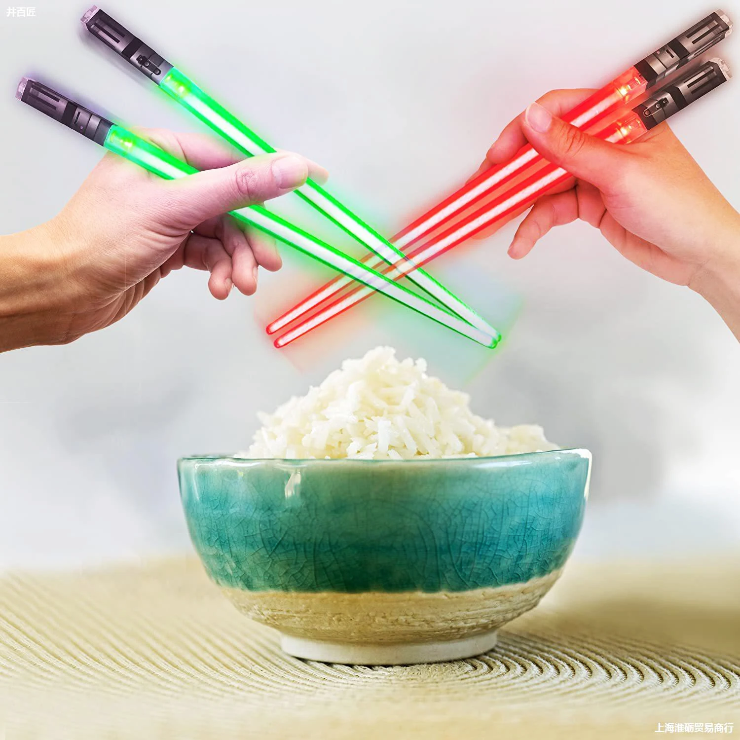 LED Lightsaber Chopsticks Reusable Kitchen Light Up LED Chopstick Creative Glowing Chopsticks Hotel Restaurant Tableware