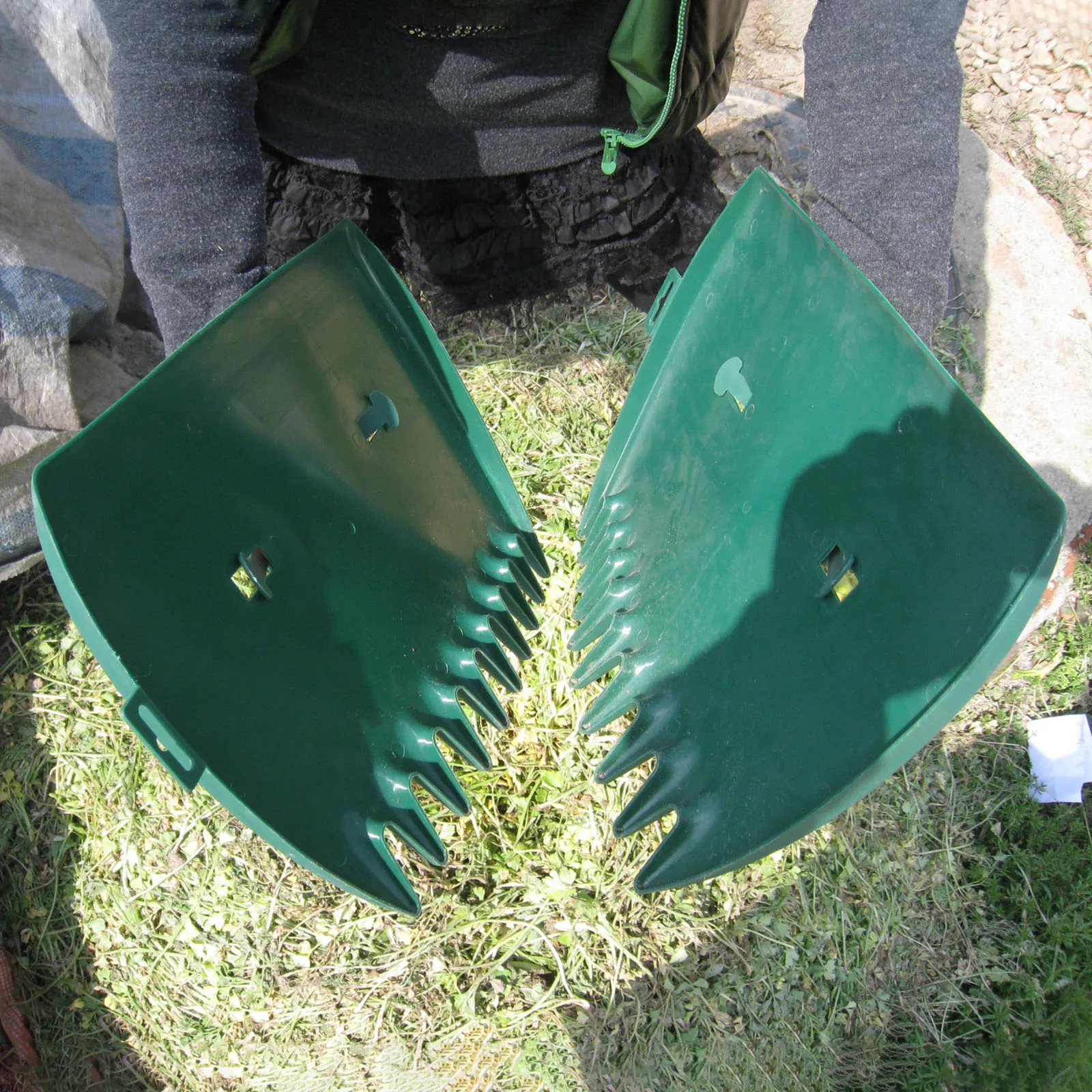Lightweight Leaf Scoops Hand Held Claws Rubbish Pick up Portable for Garden Cleaning Yard Grass Clippings