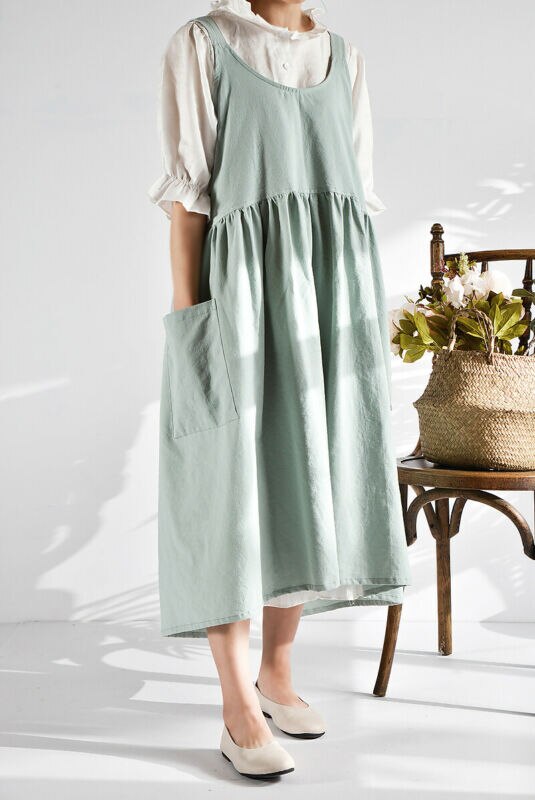 Linen Cross Back Apron with Pockets Linen Cross Back Apron with Pockets
