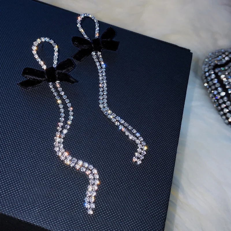 Long Crystal Sparkling Earrings Earrings with a Black Bow