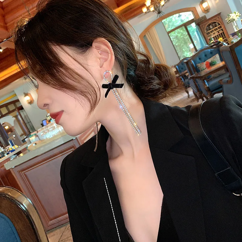 Long Crystal Sparkling Earrings Earrings with a Black Bow