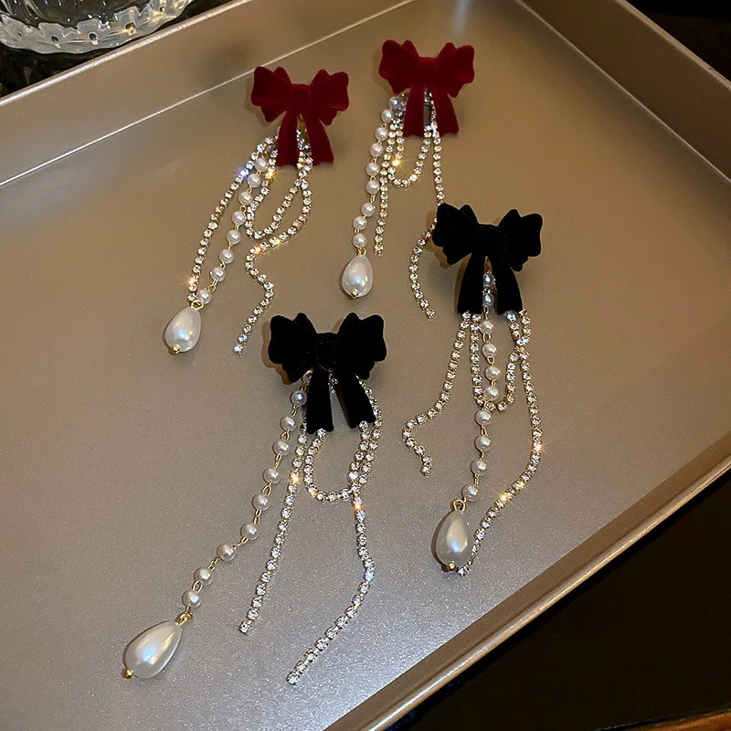 Long Pearl Earrings with a Fashionable Bowknot at the Top End Long Pearl Earrings with a Fashionable Bowknot at the Top End