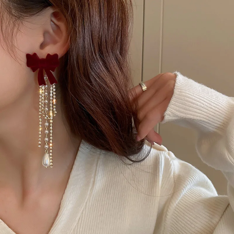 Long Pearl Earrings with a Fashionable Bowknot at the Top End Long Pearl Earrings with a Fashionable Bowknot at the Top End