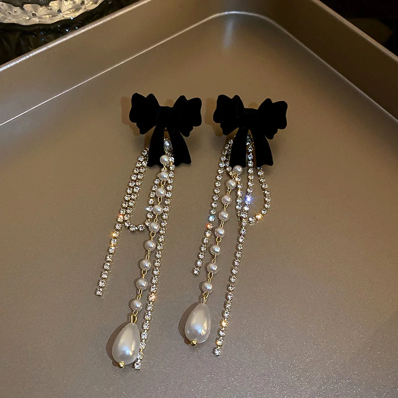 Long Pearl Earrings with a Fashionable Bowknot at the Top End Long Pearl Earrings with a Fashionable Bowknot at the Top End