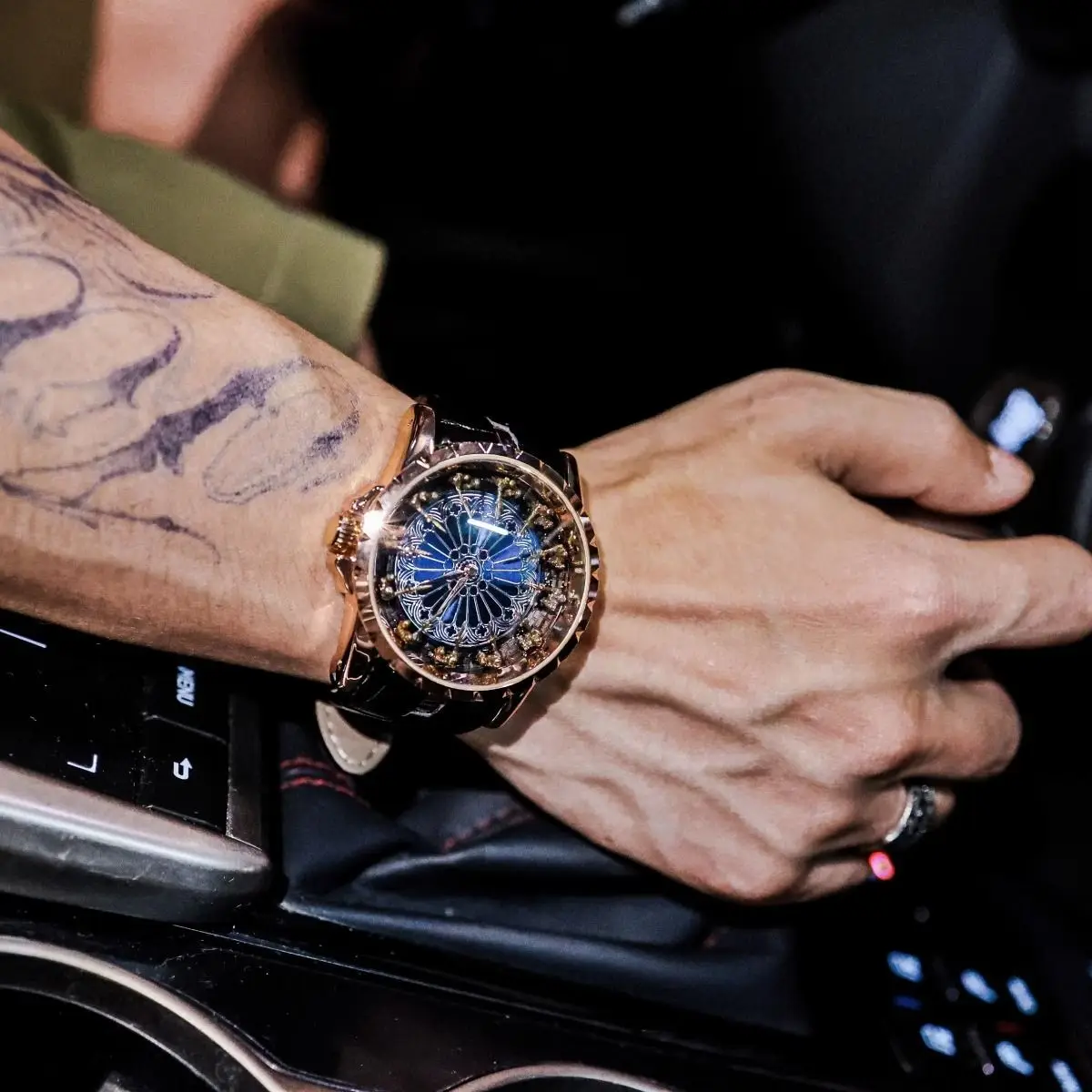 Luxurious and Elegant Men's Watch, Twelve Knights of the Round Table Watch, Wormhole Concept Non-Mechanical Watch for Luxurious and Elegant Men's Watch, Twelve Knights of the Round Table Watch, Wormhole Concept Non-Mechanical Watch for