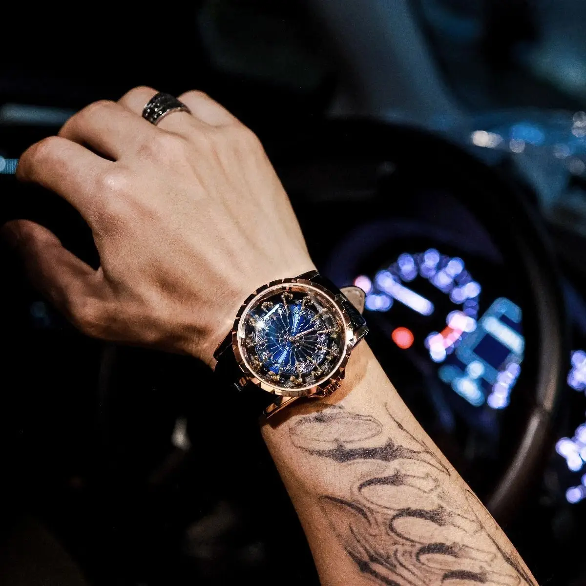 Luxurious and Elegant Men's Watch, Twelve Knights of the Round Table Watch, Wormhole Concept Non-Mechanical Watch for Luxurious and Elegant Men's Watch, Twelve Knights of the Round Table Watch, Wormhole Concept Non-Mechanical Watch for