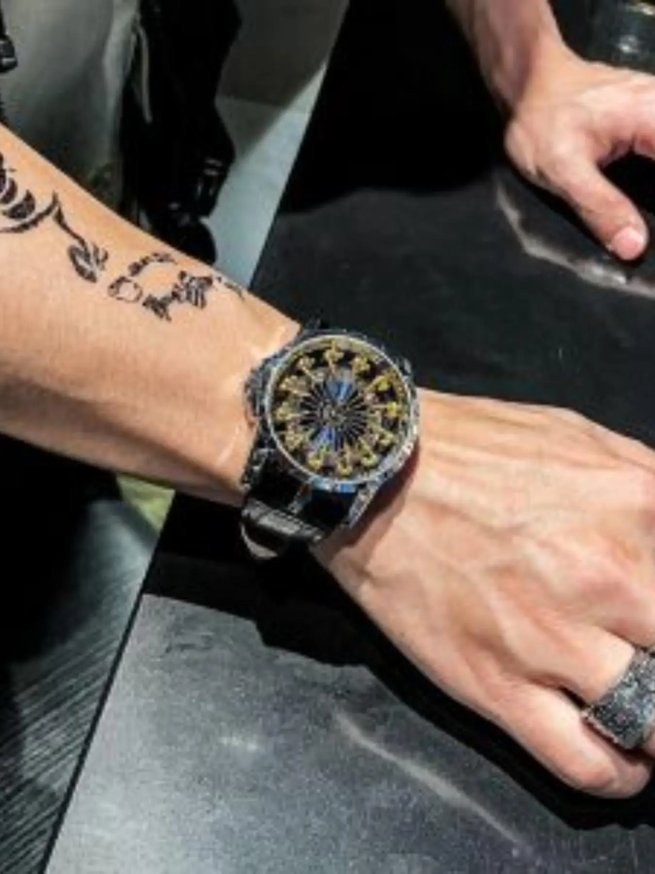 Luxurious and Elegant Men's Watch, Twelve Knights of the Round Table Watch, Wormhole Concept Non-Mechanical Watch for Luxurious and Elegant Men's Watch, Twelve Knights of the Round Table Watch, Wormhole Concept Non-Mechanical Watch for